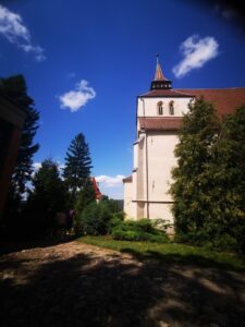 Die Klosterkirche thront über der Stadt